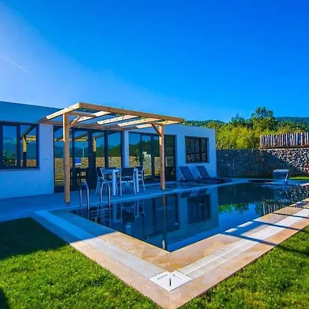 Havuzu Korunakli Balayi Villasi * Kinali (Aegean)